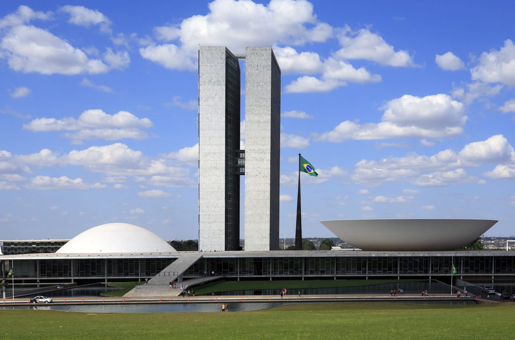 Cinco dúzias de pedidos de impeachment