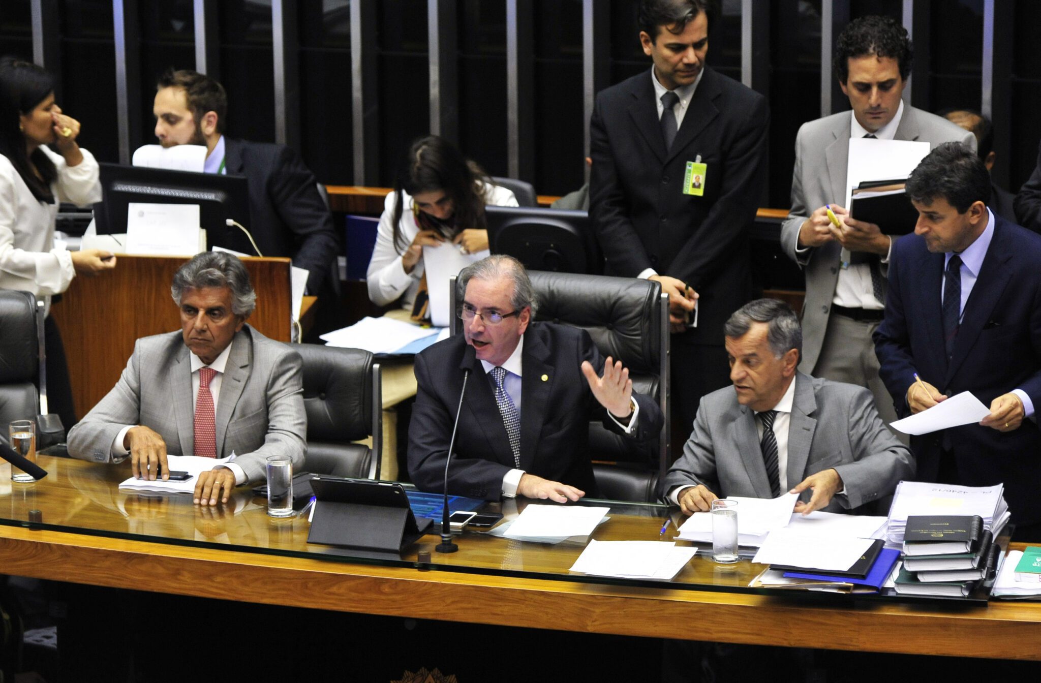 Constituição e sociedade: a insustentável tese do impeachment