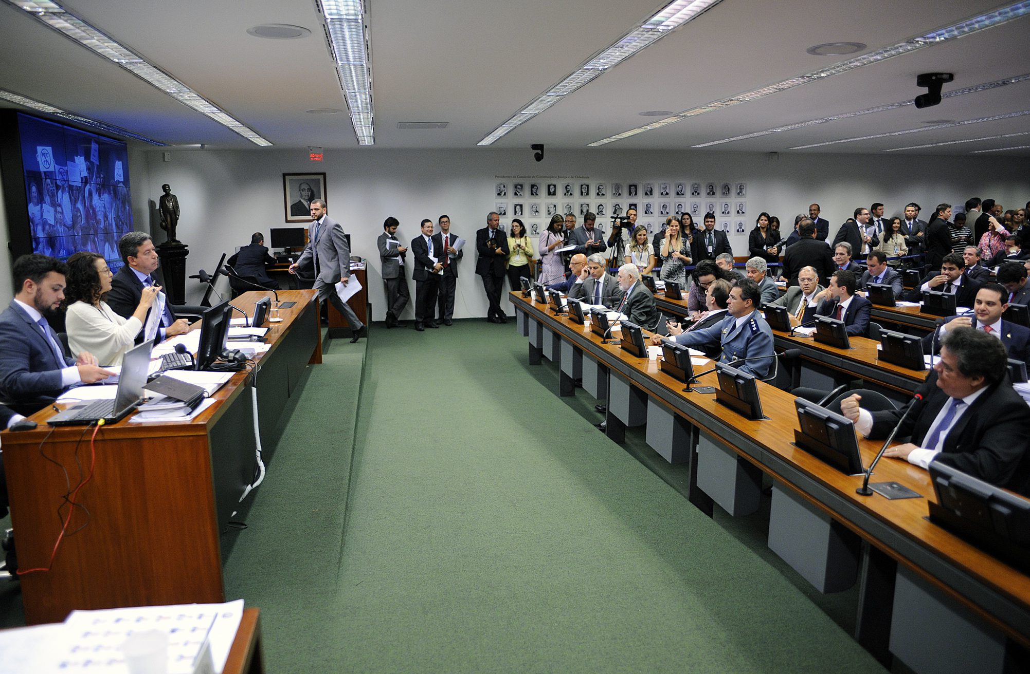CCJ da Câmara inicia debate sobre maioridade penal