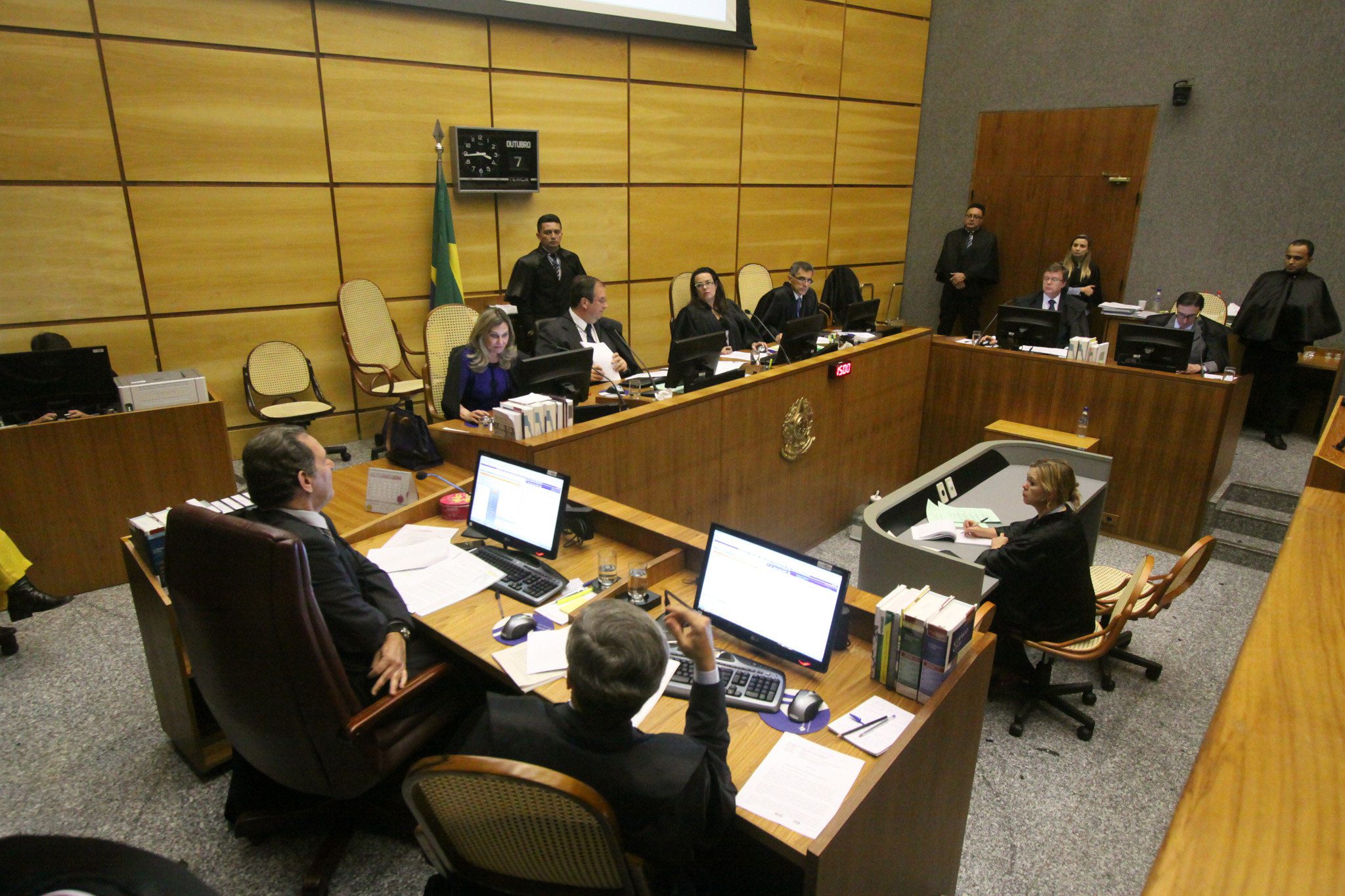 STJ analisa forma de citação de devedor preso