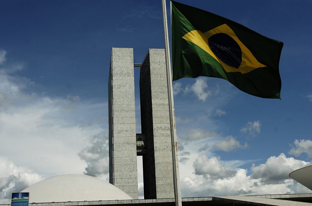 Juiz manda Congresso apurar “bola de neve que se chama dívida pública”