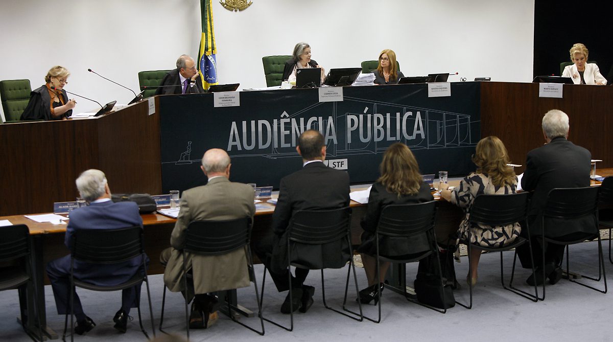 Liberdade, liberdade, abre as asas sobre nós!