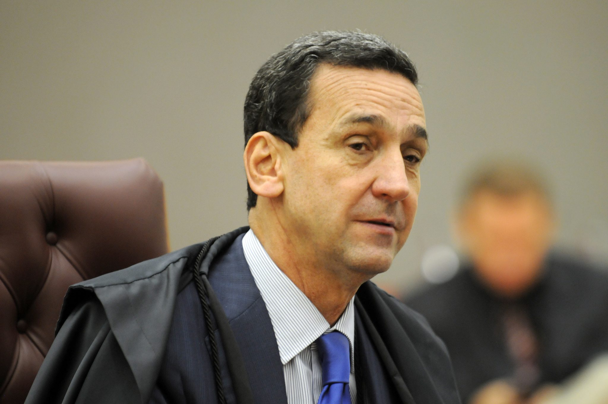 Falcão assina nota em apoio a servidores em greve