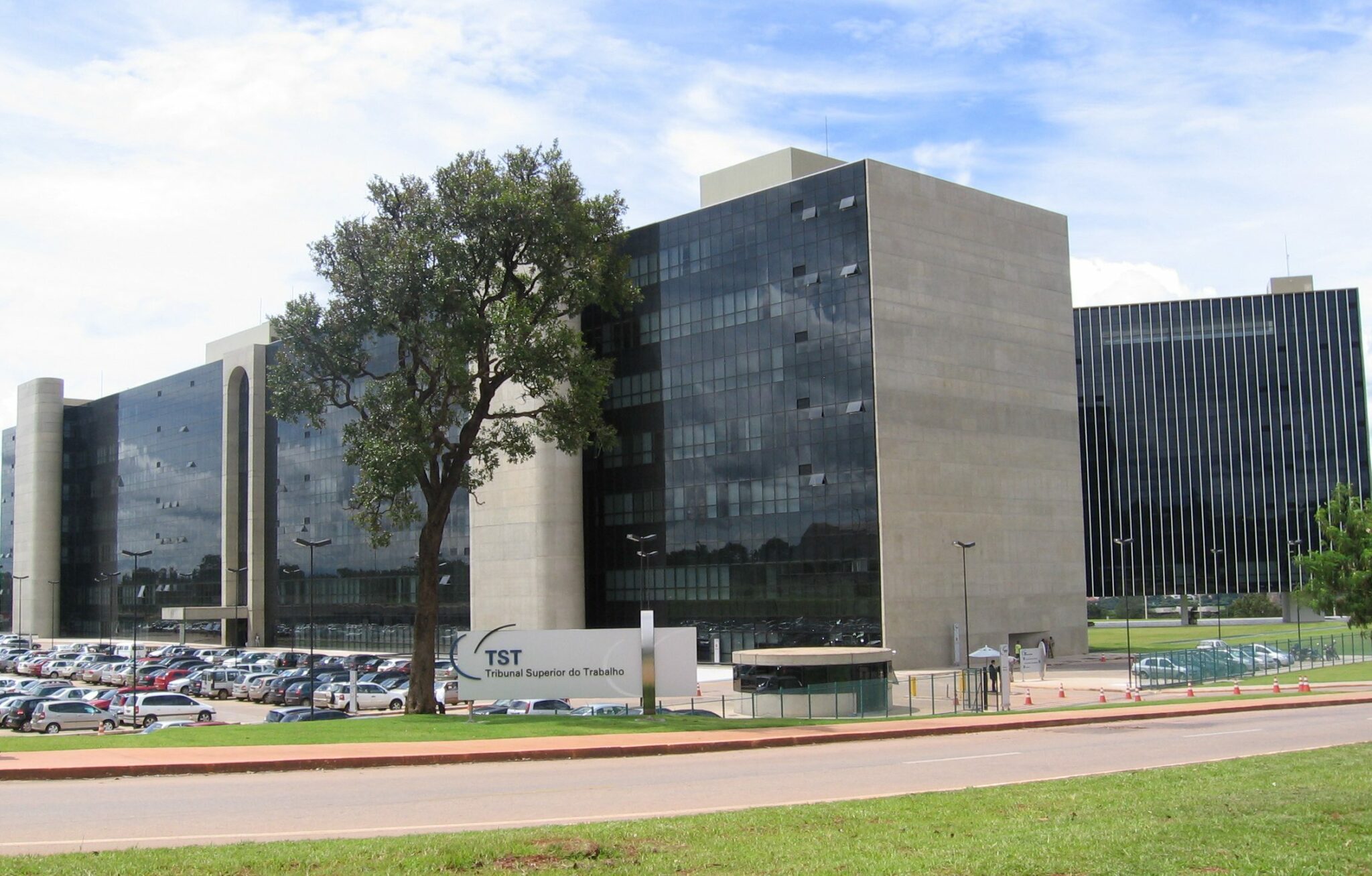 Prestação de serviços personalíssimos por pessoa jurídica