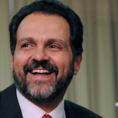 Justiça absolve ex-governador Agnelo Queiroz da prática de nepotismo