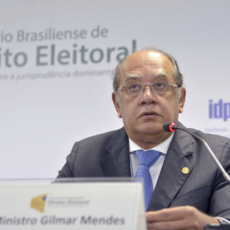 Gilmar Mendes devolve vista do financiamento empresarial de campanhas