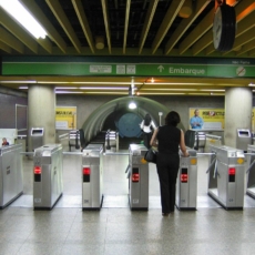 STJ: ação contra metrô por assédio em vagão é válida