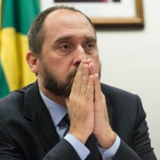 Oposição está forçando a mão, diz Adams sobre pedido de impeachment de Dilma