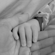 Hospital que trocou bebês há 31 anos recebe multa de R$ 80 mil