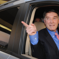TRF2 pune com aposentadoria juiz que usou carro de Eike Batista