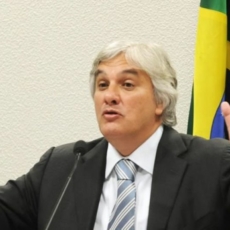 Delcídio avalia pegar empréstimo ou vender gado para quitar multa atrasada da delação