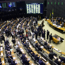 Adesão de contribuintes à repatriação de recursos depende do crime de evasão de divisas