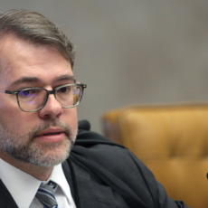 Toffoli dá liminar contra restrições à emissão de carteira de estudante