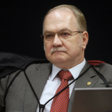 Edson Fachin suspende processo de impeachment contra Dilma Rousseff