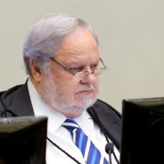 Casos novos ou urgentes de Felix Fischer serão redistribuídos na 5ª Turma do STJ