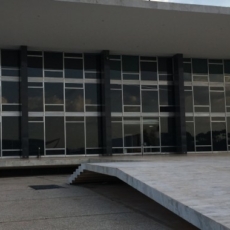 O Recurso Extraordinário com Repercussão Geral como metadecisão