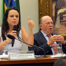 Justiça de SP nega pedido liminar de professor contra Janaína Paschoal