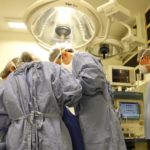 Amil deverá cobrir cirurgia de afirmação de gênero, decide STJ