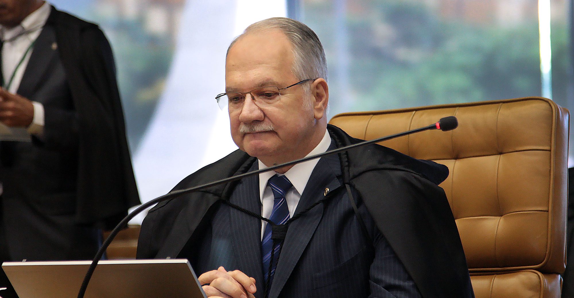 Fachin pede explicações em ADI sobre agrotóxicos