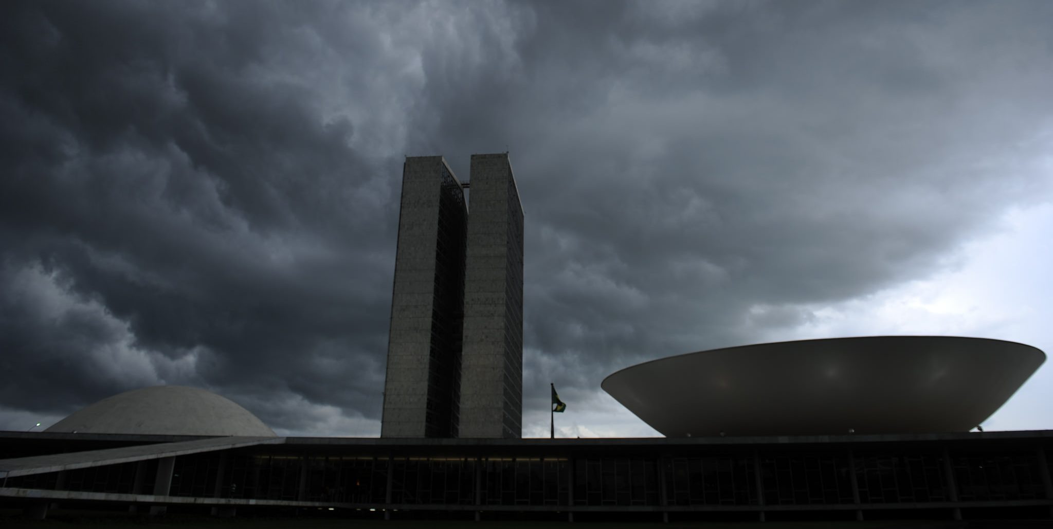 Relator retira restrições ao capital estrangeiro em PL