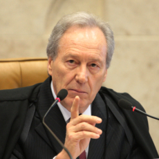 Lewandowski sugere que STF relativiza Direito Penal