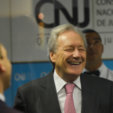 Pela honra dos bonecos infláveis