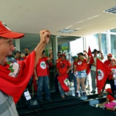 Justiça multa MST e Via Campesina em R$ 60 mil por invasão de reunião da CTNBio