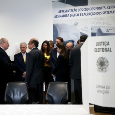 Agora é tarde para mudar de candidato