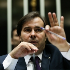 É inconcebível MP fechar delação e leniência fixando destinação de valores, diz Maia
