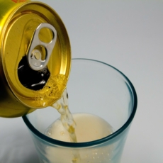 Expressão “sem álcool” nas latinhas da Bavária é falsa, decide STJ