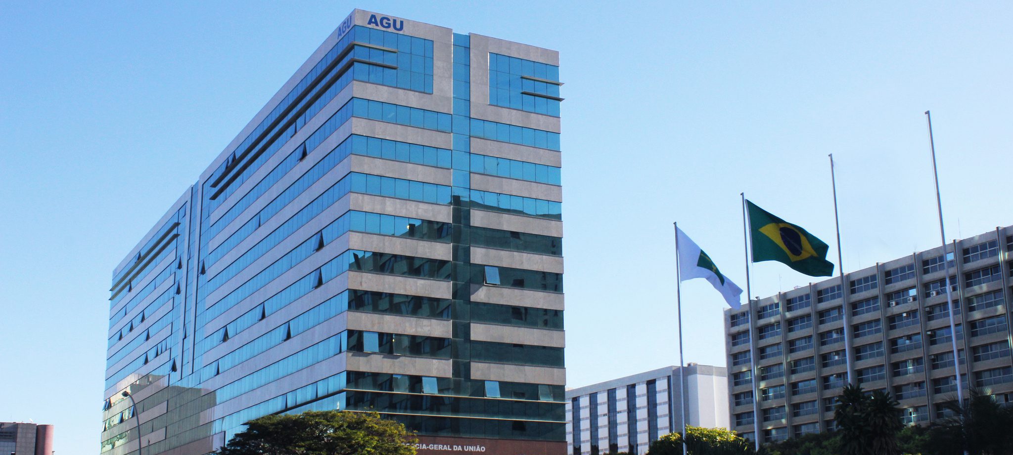 O advogado-geral da União como juiz administrativo