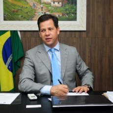 Compra de decisões: prefeito afastado denuncia advogados