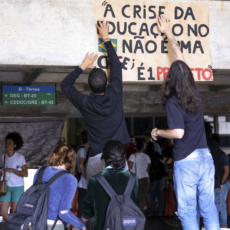 Juiz autoriza PM a usar medidas restritivas para desocupar escola no DF