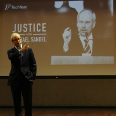 Sandel: Democracia não funciona sem confiar nos políticos