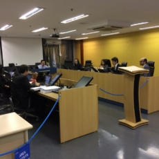 No Carf, um bebê que participa das sessões de julgamento