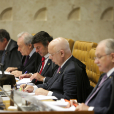 O STF é a muleta da política?