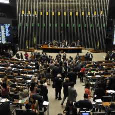 Maia tenta derrubar ação que anulou votação de 10 medidas