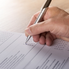 Universidade faz concurso de advogado só com testes
