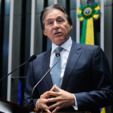 Eunício Oliveira (PMDB) é o novo presidente do Senado