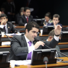 Parlamentares prometem descontos em multas no novo Refis