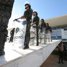 A convocação das Forças Armadas por Temer