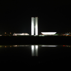 Democracia resiliente ou incerta