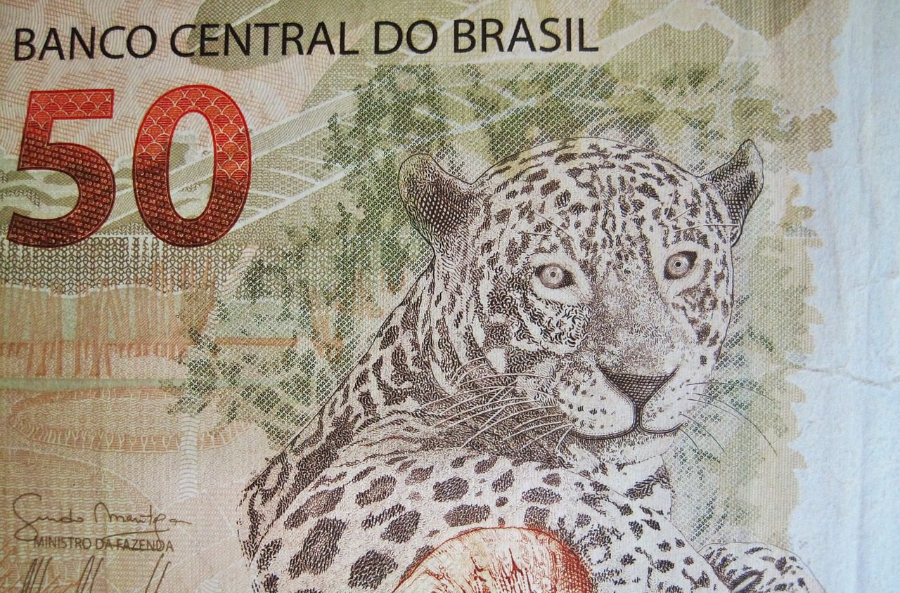 Lei do desconto vira incógnita ao conflitar com praxe