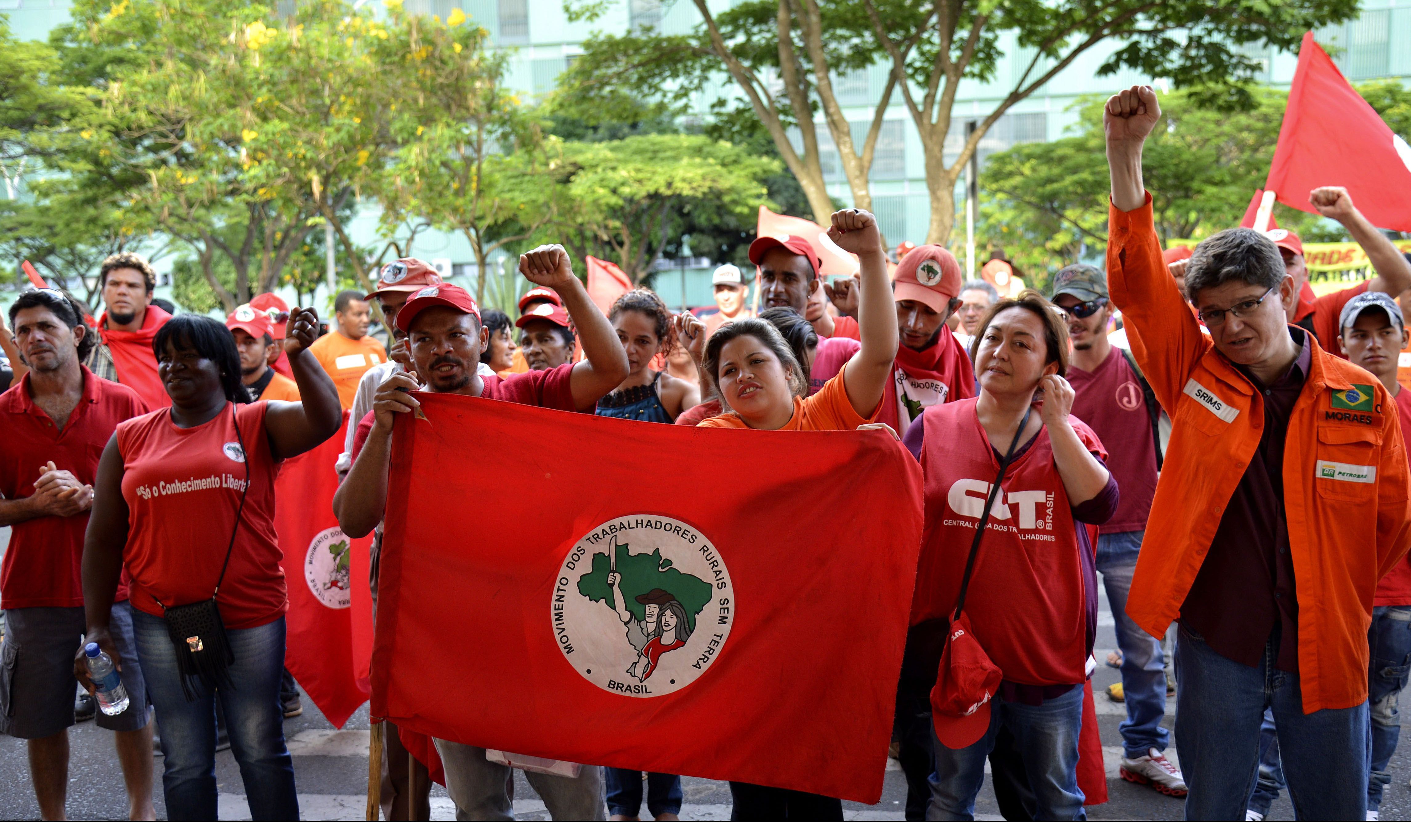 Ações possessórias X grande número de pessoas