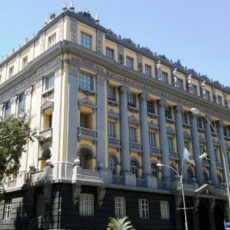 Juristas da UERJ defendem mudança da escola de Direito