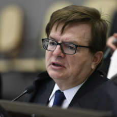 STJ devolve caso sobre legalidade da taxa Siscomex ao TRF4