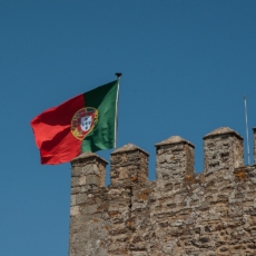 Colonialismo, reserva de mercado ou profissionais desqualificados?