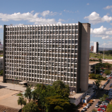 Oitenta tiros contra a justiça e os direitos humanos