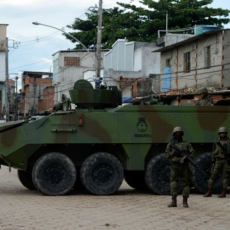 Mandado de busca coletivo é suspensão da Constituição nas favelas
