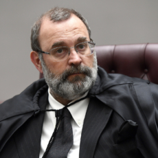 É possível medida socioeducativa até 21 anos em caso ocorrido na menoridade?